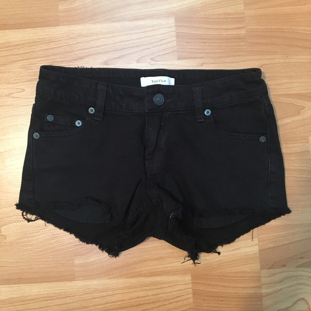 NWOT Aritzia Talula OC black shorts sz24
